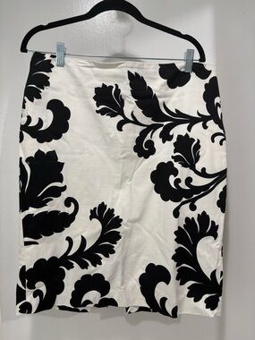 White House Black Market Black & White Floral-Print Pencil Skirt